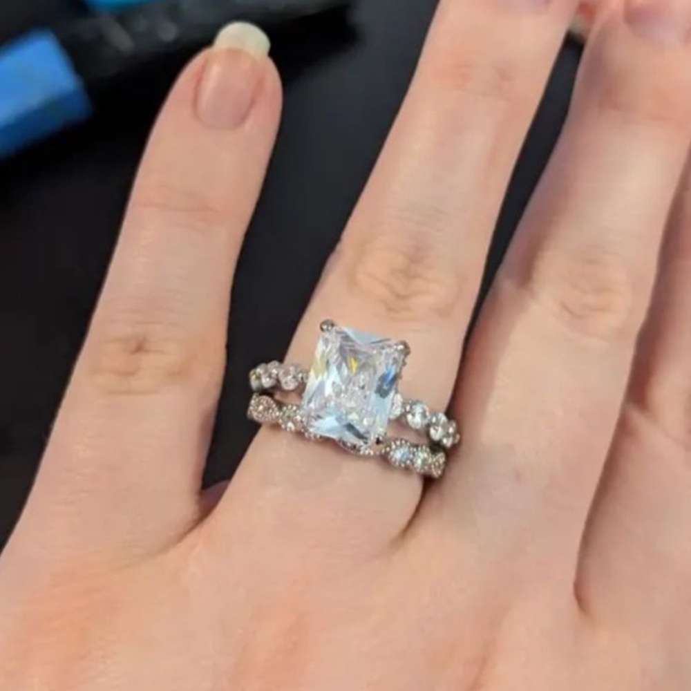 💍Stunning 18k White GP 2 Piece Radiant Cut Diamond Bridal Set - Picture 1 of 15